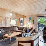 Family Summer House In Quiet Area 8 Adults 2 Ch