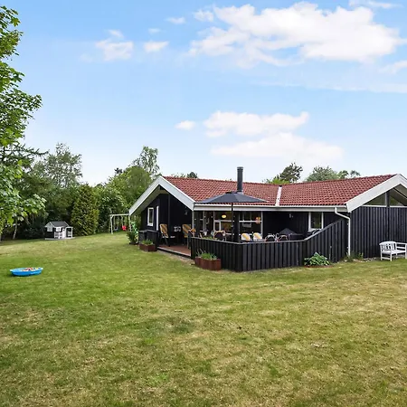 Family Summer House In Quiet Area 8 Adults 2 Ch Feriehus *