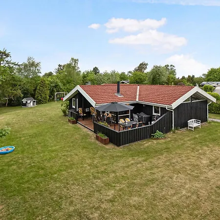 Family Summer House In Quiet Area 8 Adults 2 Ch Feriehus *
