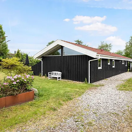 Family Summer House In Quiet Area 8 Adults 2 Ch Feriehus